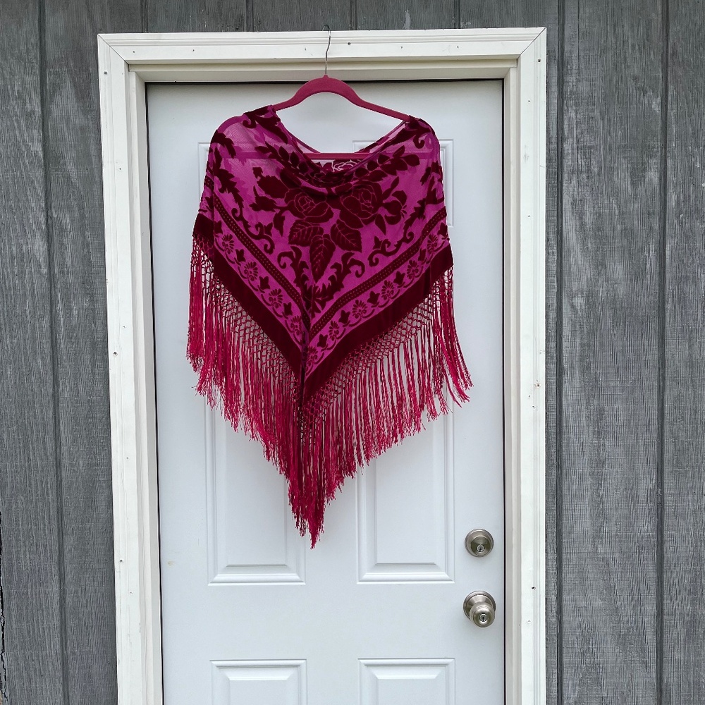 Vintage look burnout pattern poncho FUSCIA